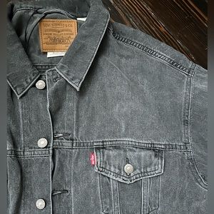 Oversized black/ grey Levi denim jacket